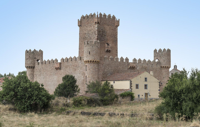 Fotografia propiedad Fairytale Spanish castle is ripe for transformation