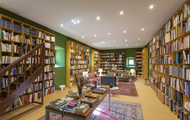Fotografia propiedad Castillos, palacios y mansiones ilustradas con bibliotecas de cine