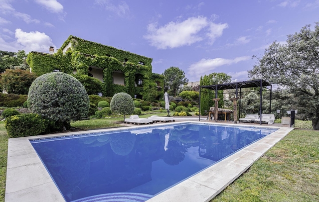 Fotografia propiedad Pistas de tenis en viviendas exclusivas